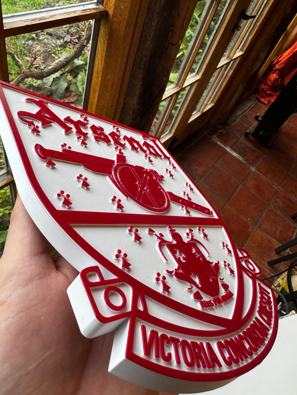 Arsenal 3D Crest Wall Plaque – Red & White Football Display