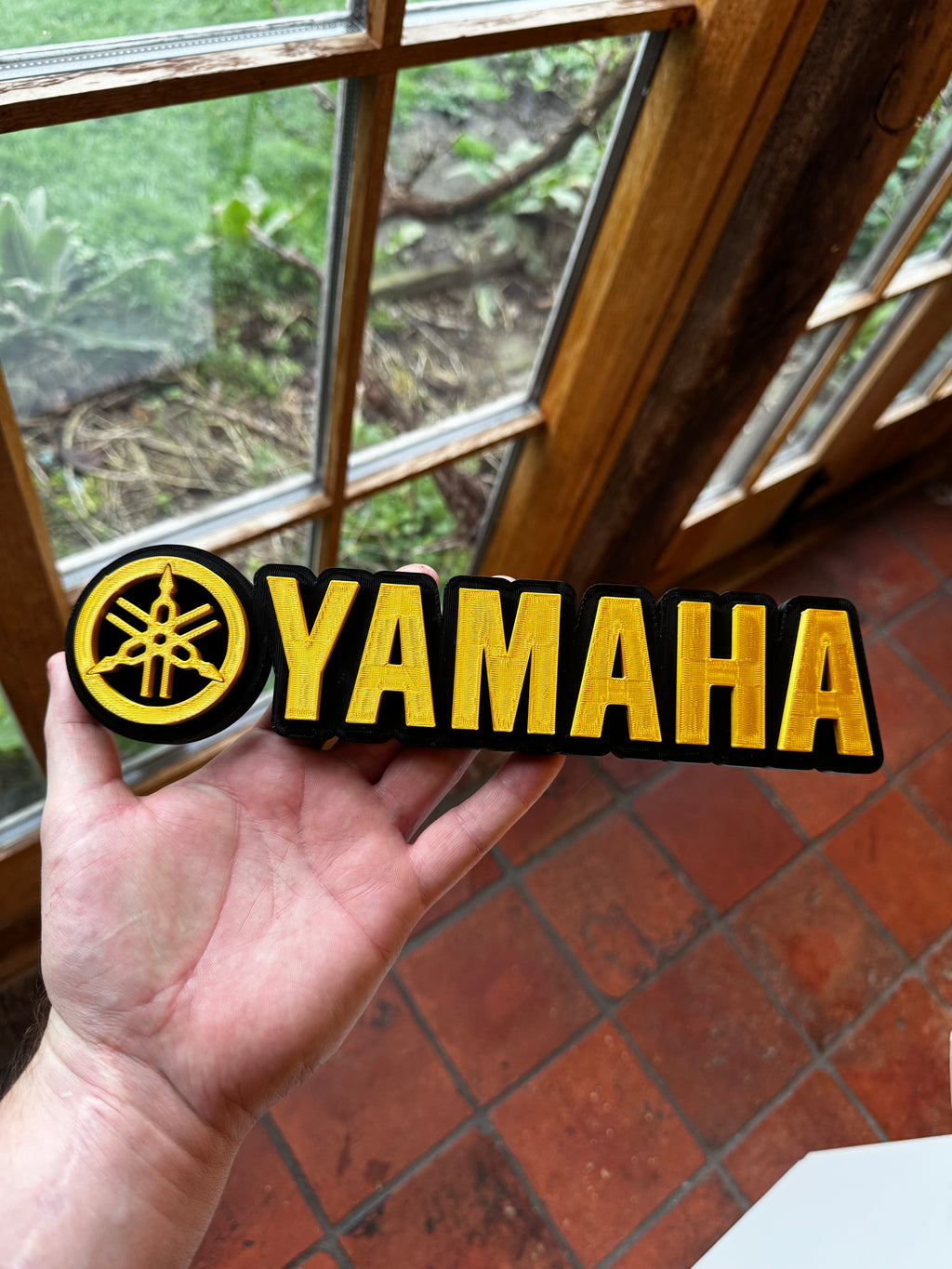 Yamaha 3D Printed Sign – Gold & Black Motorcycle Logo Display – Garage / Man Cave Décor 23cm