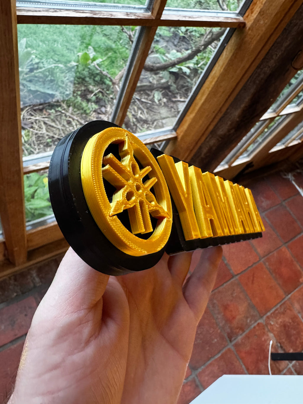 Yamaha 3D Printed Sign – Gold & Black Motorcycle Logo Display – Garage / Man Cave Décor 23cm