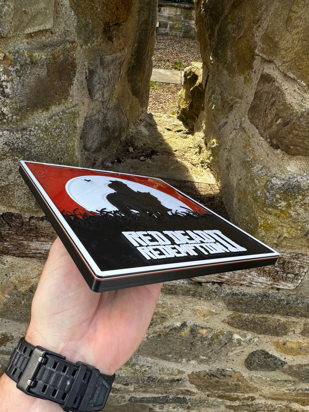 Red Dead Redemption II 3D Printed Wall Plaque – RDR2 Cowboy Gaming Sign – Western Game Room Display – Brettin3D